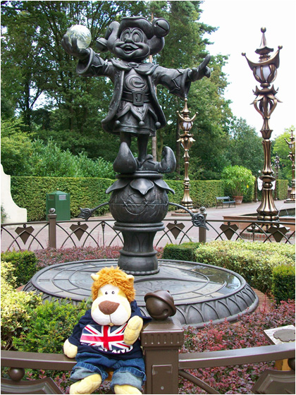 Alex Goes To The Efteling 1