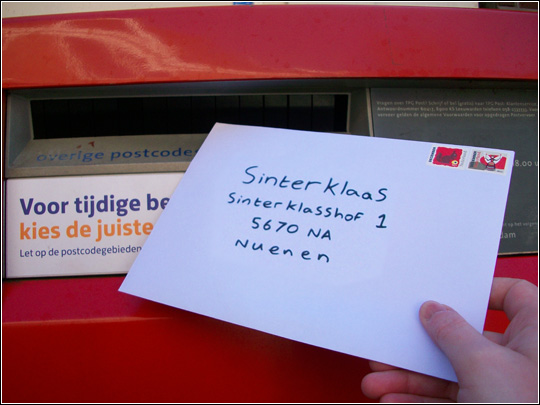 Posting letter to Sinterklaas